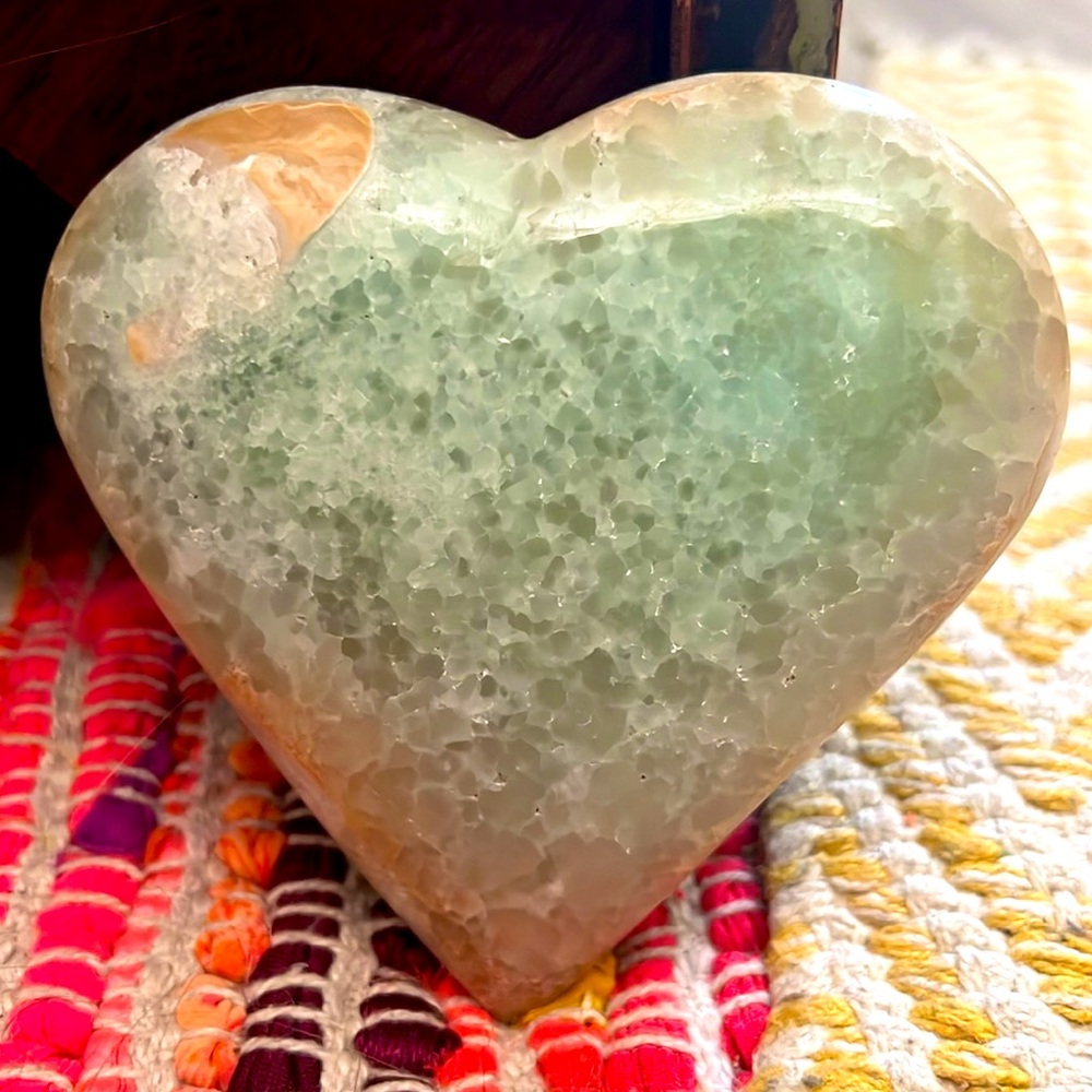 😍HEAVY PISTACHIO GREEN AND AQUA CALCITE HEART🫶🏻